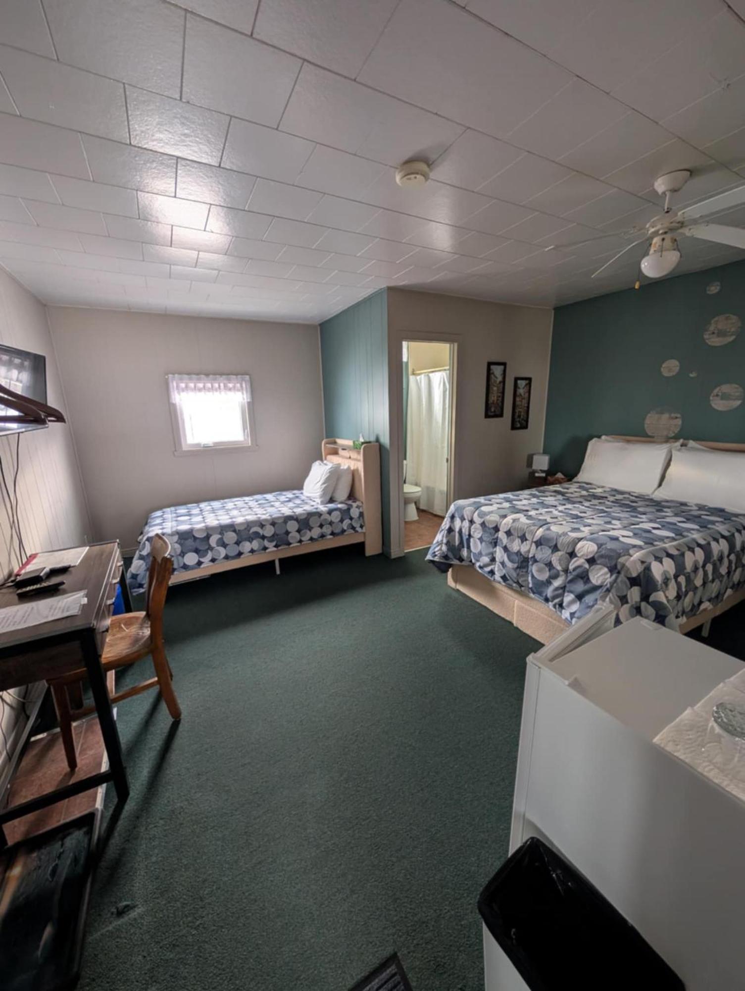 Motel Leblanc Carleton-sur-Mer Exterior photo